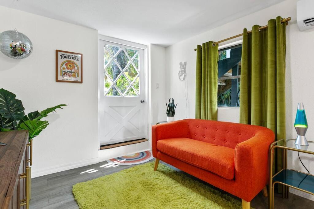 That 70'S Themed Apt Close To Coffee, Food + Shops Tampa Exterior photo
